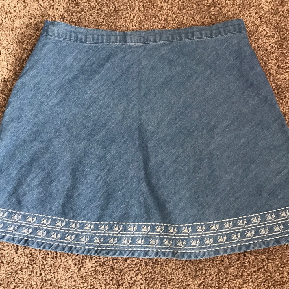 blue skirt!!